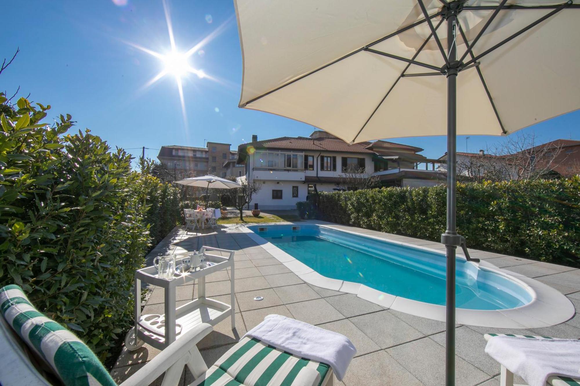 Casa Amabile With Salty Water Pool - Happy Rentals Reno Di Leggiuno Zewnętrze zdjęcie